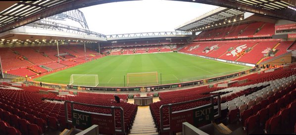 曼联最青睐的中场引援目标身价或将超过1亿英镑。（曼联看中的中场标价或将破亿英镑）