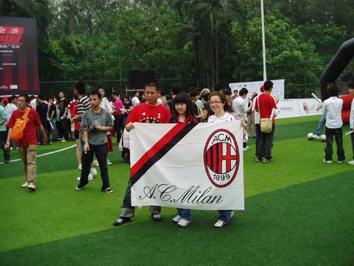 图片报：拜仁倾向于与诺伊尔续约一年，具体谈判或在冬窗敲定（图片报：拜仁意向与诺伊尔再续一年，冬窗或敲定谈判细节）