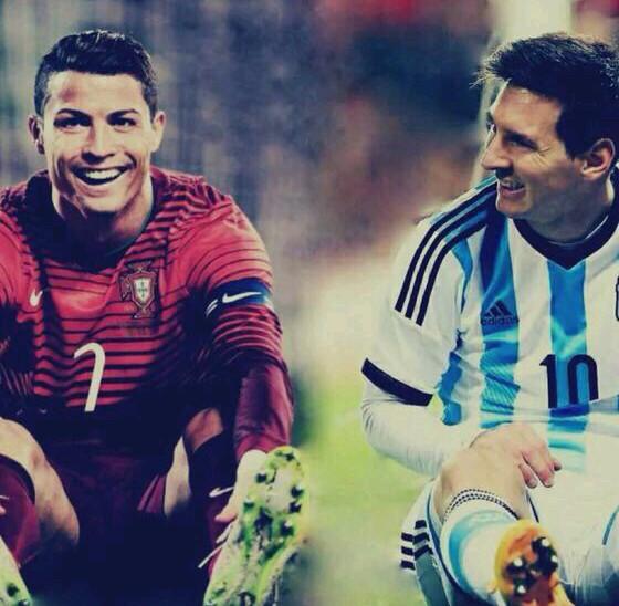 法兰克福球迷在诺坎普球场对巴萨支持者发动投掷袭击（诺坎普球场冲突：法兰克福球迷向巴萨支持者投掷物品）