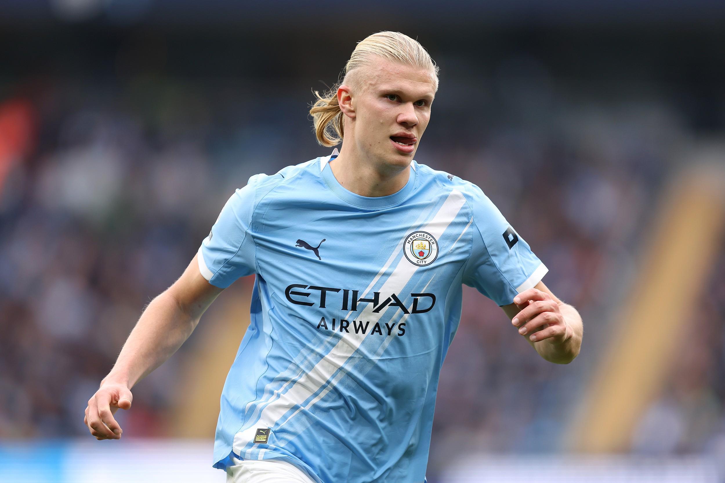 西班牙足协宣传反家暴：面对家庭暴力，直接出示红牌（西班牙足协发起反家暴倡议：对家庭暴力亮出红牌）