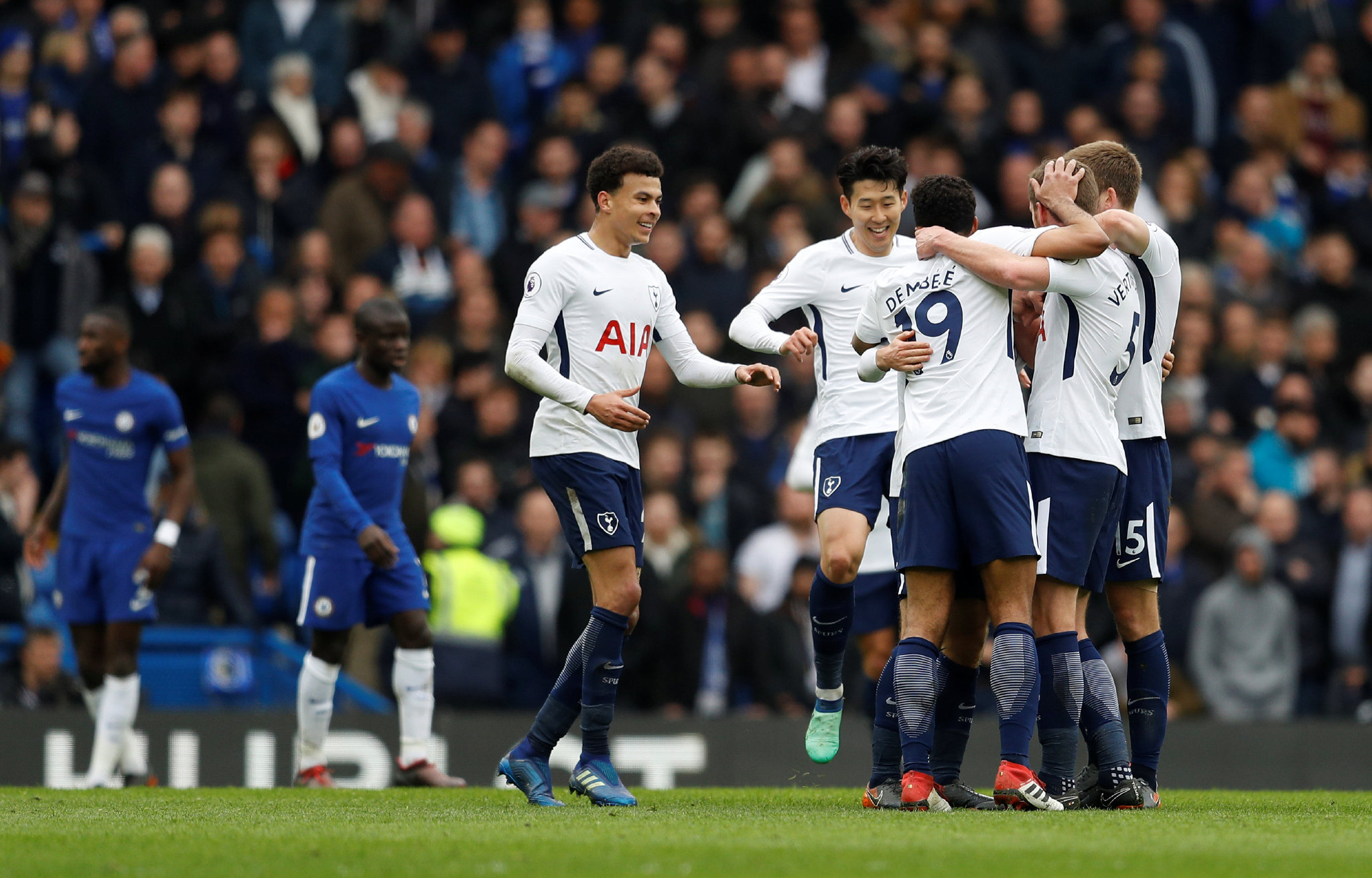 皇马客场3-0击败毕巴，阿诺德表现神勇但伤退，展现世界级水准，但伤病困扰持续。（皇马客场3-0擒毕巴，阿诺德高光却伤退，世界级表现难挡伤病困扰）