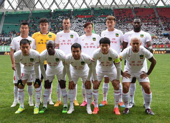 足球报：浙江队花4亿是谣言；韦世豪、李磊先后来做康复（《足球报》辟谣：浙江队花4亿不实，韦世豪、李磊相继接受康复）