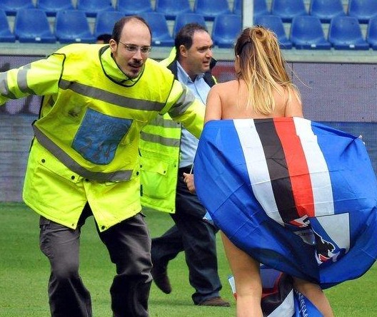 穆帅赛后批球员：不想踢就滚！中场休息时甚至想换下九人（穆里尼奥赛后怒斥球员：不想踢就走！中场休息时一度想换掉九人）