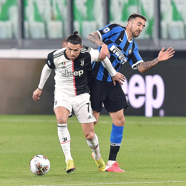 弗罗因德：对诺伊尔的未来我们并不着急；拜仁确实联系过安东尼（弗罗因德：不急于敲定诺伊尔未来；拜仁确与安东尼有过接触）