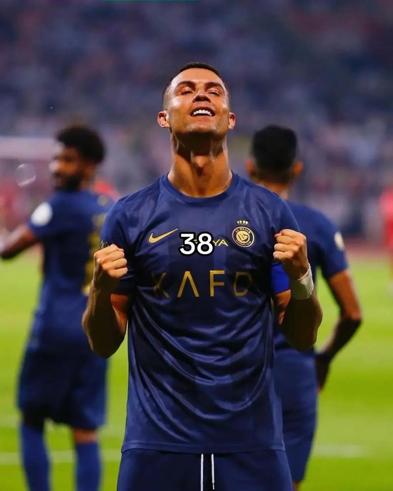 记者：如今国脚级球员税后拿100万甚至几十万年薪越来越普遍（记者：国脚级球员税后年薪百万甚至数十万日益普遍）