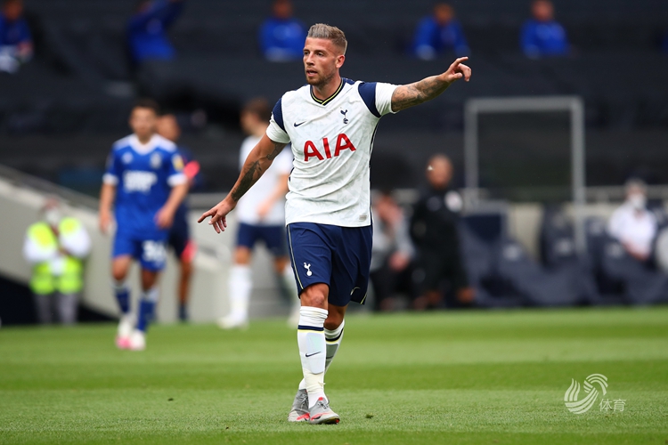 2025中国公路自行车职业联赛暨“环云南”公路自行车赛（楚雄站）燃情启程（2025中国公路自行车职业联赛暨“环云南”公路自行车赛楚雄站激情开赛）