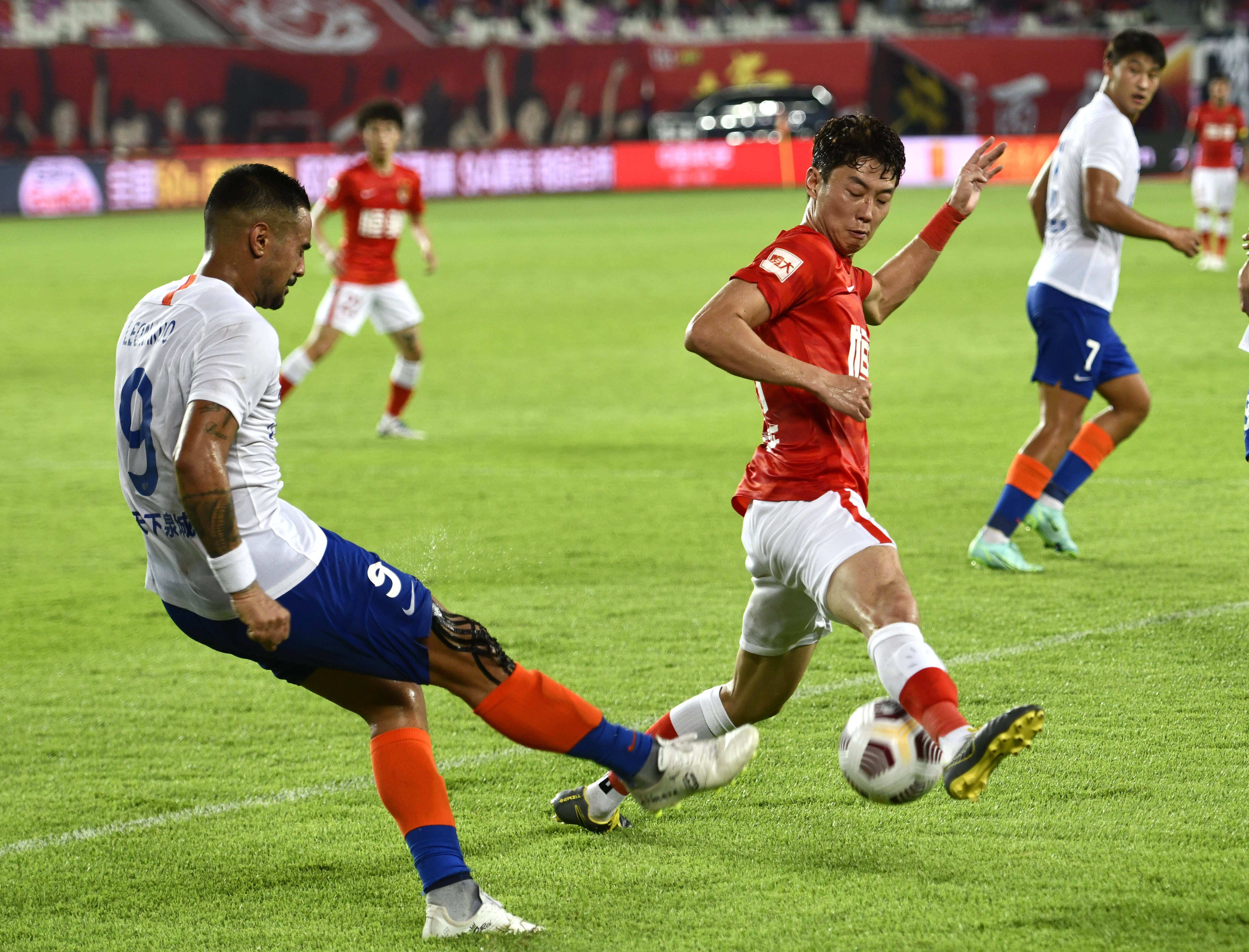 晚邮报：米兰vs科莫的海外赛已获得亚足联批准，尚待FIFA批准（据晚邮报：米兰对科莫海外比赛获亚足联通过，尚待FIFA最终拍板）